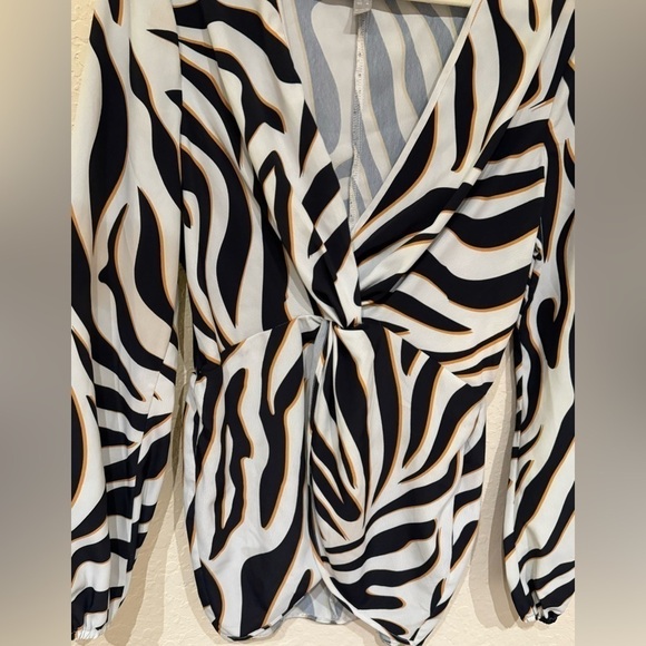 ASOS Women’s Zebra Print Long Sleeve Deep V-Neck Blouse Size 8 - Picture 6 of 14